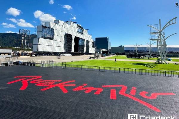 Pisos plásticos personalizados da Criadeck garantem acessibilidade no Rock in Rio 2024.